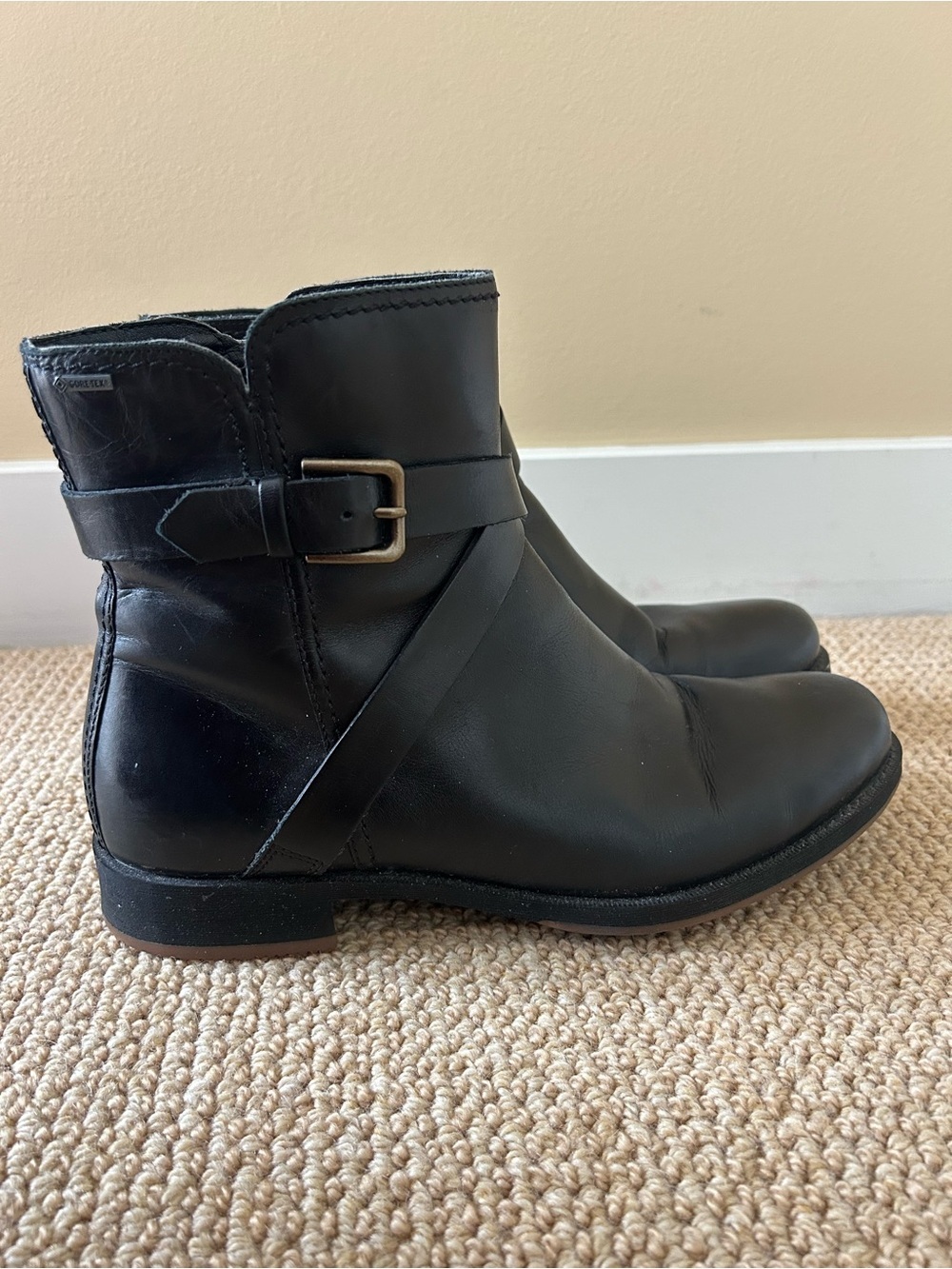 Ecco Women’s Black Leather Waterproof Buckle Ankle Boots Size 41 Like New